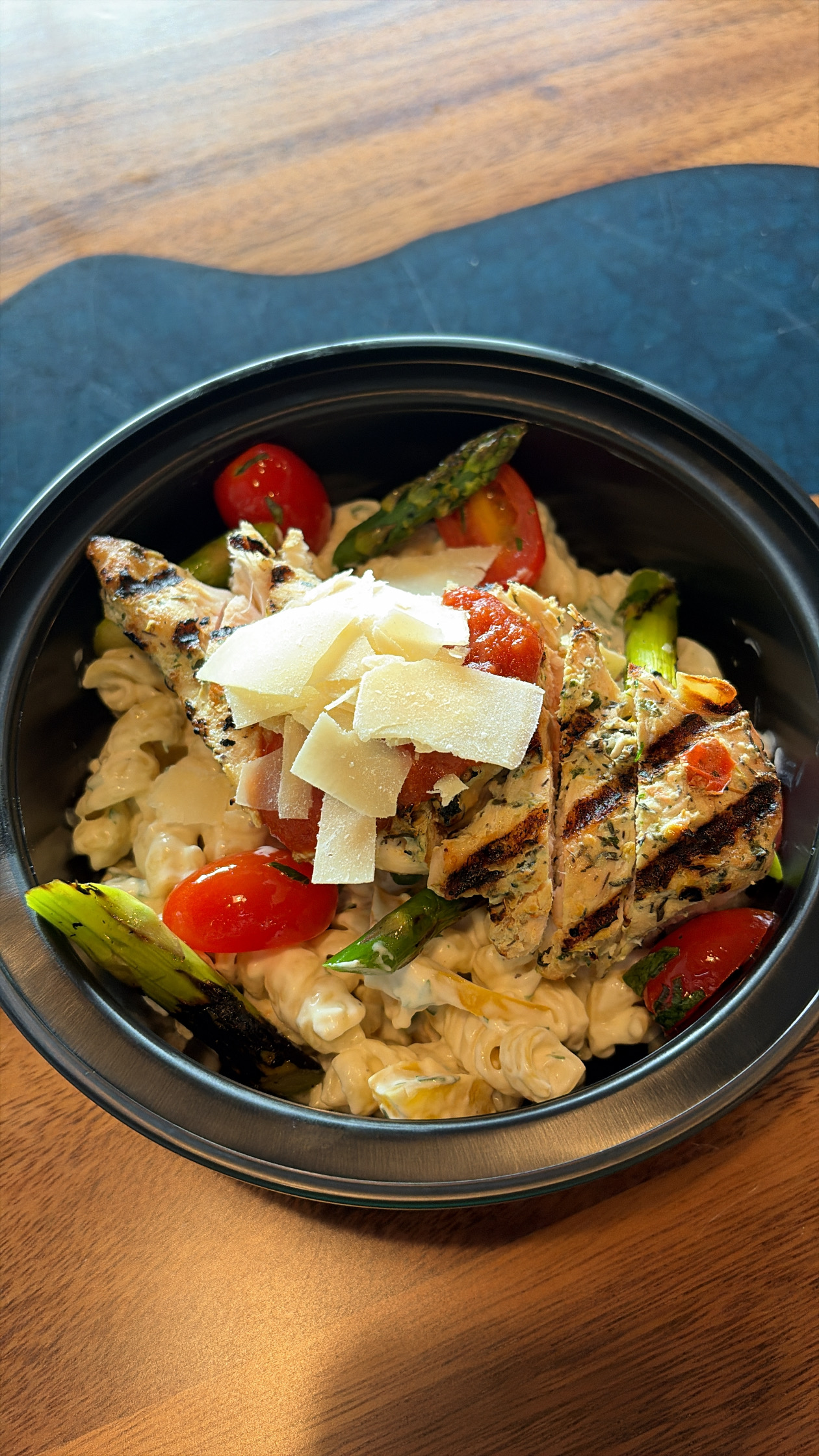 Creamy pasta Primavera Bowl + Grilled chicken